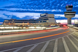  Das Prinzip der kurzen Wege prägt die Vorfahrt zum Terminal A: vom Auto, Taxi oder Bus sind es nur wenige Schritte bis zu den Check-in-Schaltern. 