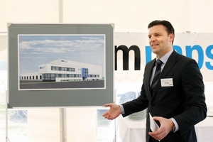  ebm-papst Landshut Geschäftsführer Stefan Brandl beim Spatenstich für das neue Logistikzentrum 