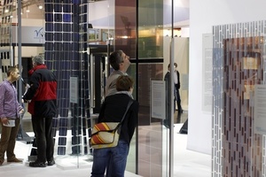  Die gebäudeintegrierte Photovoltaik hat Zukunftspotential. Unter dem Schwerpunktthema „Fassade + Energie“ werden in Düsseldorf die neuesten Erkenntnisse und Produktlösungen präsentiert. 