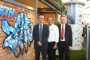  Nach der Pressekonferenz wurde die Zeit am Daikin-Messestand genutzt, um Informationen mit (v.l.n.r.) Niko Beakelandt, Gunther Gamst und Robert Schmitt zu vertiefen. 