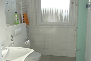  Rund 25 Mieter entschlossen sich für ein neues, barrierefrei gestaltetes Bad mit bodengleicher Dusche – ein Modernisierungsangebot von Dogewo21 im Zuge der Baumaßnahme 