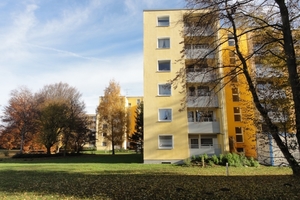  In den Häusern am Brütingsweg in Dortmund-Wickede wohnen viele ältere Menschen; durch die Modernisierungsmaßnahmen sind Wohnwert und Komfort deutlich gestiegen  