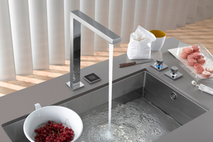  Variabel und übertragbar auf unterschiedlichste Anwendungen: Mit „eUnit Kitchen“ wurde die Funktions- und Bedienphilosophie von „Smart Water“ auf die Wassersteuerung in der Küche übertragen. 