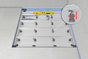  Die höhenverstellbaren Füße von ACO-„ShowerFloor“ – hier für die Linienentwässerung – erleichtern die Ausrichtung von Höhe und Gefälle des Duschbodens. 
