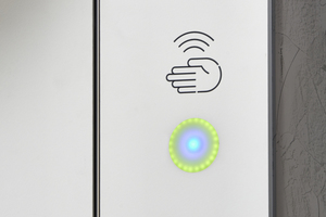  Zeit zur Reinigung ? Die LED-Technologie ermöglicht mithilfe eines blauen Punktes in der LED-Anzeige den dezenten Hinweis an das Reinigungspersonal.  