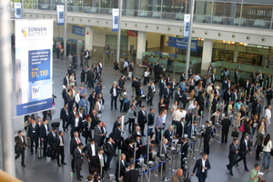  Nicht so voll, wie in den Vorjahren, und dennoch gut besucht, war die Intersolar 2014. 