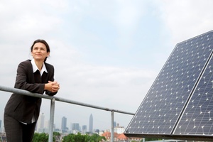  Prof. Dr. Martina Klärle von der Frankfurt UAS möchte noch mehr Solaranlagen auf Hessens Dächern sehen. 