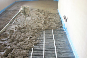 Ein korrekter Fußbodenaufbau ist wesentlich für die Wirtschaftlichkeit der elektrischen Fußboden-Speicherheizung. Die Verlegung der Heizmatten erfolgt nach Verlegeplan und beim Einbringen des Estrichs ist darauf zu achten, dass sich die Heizleiter im unte 