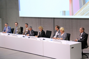  V. Mayer (FIGAWA), I. Naismith (Consultant EC DG Environment), T. Biermann (EC DG Environment), Moderator A. Kaner (Aqua Europa), C. Castell-Exner (EurEau), T. Rapp (Umweltbundesamt), B. Mendel (Gesundheitsministerium) und T. Frost (ICPCDW) (v.l.n.r) | Quelle: Kupferinstitut 