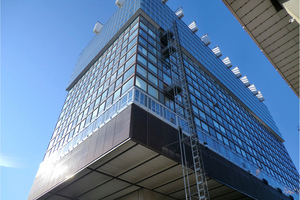  Nach über 30 Jahren Nutzungsdauer wird das Wahrzeichen der Uniklinik Köln, das Bettenhochhaus, saniert. 