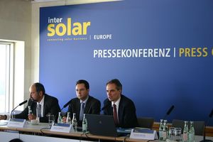  (v.l.n.r.): Klaus W. Sailnacht (FWTm und Messe Freiburg), Markus Elsässer (Solar Promotion) und Carsten Körnig (Bundesverband Solarwirtschaft e.V.) 