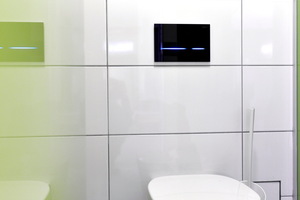 In den WC-Kabinen wurde die berührungslose „Sigma80“ mit Infrarotsensor eingebaut 