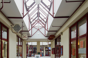  Lichtdurchflutet und hell ist die Einkaufspassage im modernisierten Hilberthof in Rastatt. 