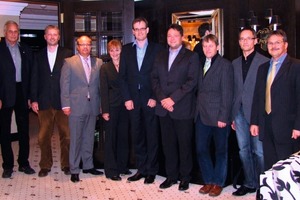  Gründungsmitglieder (v.l.n.r.): Prof. Trogisch, Prof. Felsmann, Dipl.-Ing. Alf Bauer (Wilo), Frau Schumann (HTW), Dipl.-Ing. Mathhias Jessen (Cofely), Dipl.-Ing. Rene Dittrich (DZH Schepitz), Dipl.-Ing. Bernd Klimes (Innius DÖ), Herr Dipl.-Ing. Michael Deuble (Planungsgrippe M+M), es fehlen auf dem Bild: Prof. Dr.-Ing. Jens Morgenstern (HTW, Dekan Fak M/V), Dipl.-Ing. Steffen Klemm (Klemm-Ingenieure) – alle aus Dresden bzw. den Niederlassungen in Dresden. 