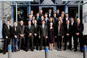  Die ESaK-Bachelorabsolventen 2015 mit Akademieleiter Prof. Dr. Alexander Krimmel (rechts) 