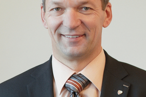  Georg Goldbach ist Vertriebs- und Marketingleiter Zentraleu-ropa bei Uponor, einem der weltweit führenden Anbieter von Lösungen für den Bereich Heizen/Kühlen und die Trinkwasserinstallation. 