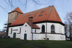 Außenansicht der Kirche von Bergenhusen in Schleswig-Holstein 