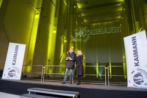  CEO und Inhaber der Kaimann GmbH, G. J. Kaimann, und Ehefrau Sylvia Kaimann begrüßten rund 350 Gäste auf dem Richtfest des neuen Logistikzentrums, das das Unternehmen zurzeit in Hövelhof errichtet. 