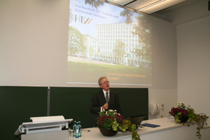  Prof. Stenzel, Rektor der HTW Dresden 