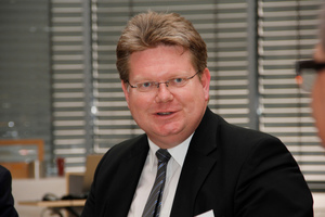  Dr. Arndt Neuhaus, Vorstandsvorsitzender der RWE Deutschland AG: „Die Energiewende ist eine Mammutaufgabe für Generationen."  
