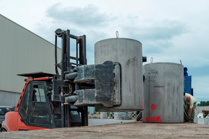  Bauhof Technische Dienste Villingen-Schwenningen. Lieferung der im Fertigteilwerk produzierten Filterschächte. 