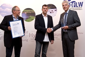  Verleihung des DFLW-Award (v.l.n.r.): Dipl.- Ing. Robert Priller (Fachausschussvorsitzender „Luft“ des DFLW), Hans-Peter Berg (Boehringer Ingelheim) und Dr. Stefan Burhenne (Vorsitzender DFLW) 