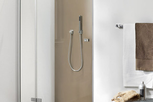  Bodenebene Duschen von Heiler finden dank maßgenauer Anfertigung Platz in jeder Nische 