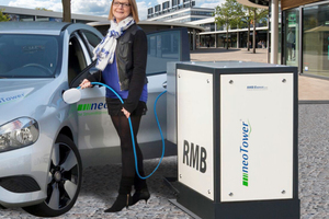  Mit der Elektrofahrzeugladetaste im ?neoTower? gelangt der Strom vom BHKW direkt ins E-Mobil. 