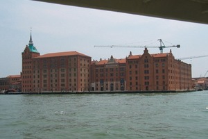  Das „Molino Stucky“ am Canale della Giudecca im Süden Venedigs 