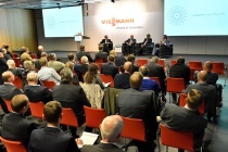200 Viessmann Marktpartner verfolgten die Diskussionsrunde des 17. Energieforums.