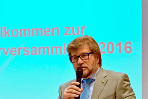  BTGA-Präsident Josef Oswald bei der Begrüßung zur BTGA-MItgliederversammlung in Dortmund. 
