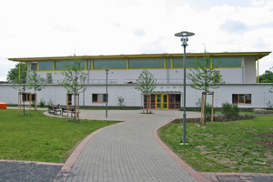  Dreifach-Sporthalle der Kurt-Tucholsky-Schule in Krefeld. Betriebsbeginn 2003. Planung der Haustechnik: Leipoldt. Architekten: Haberer Bohl Hauers. 