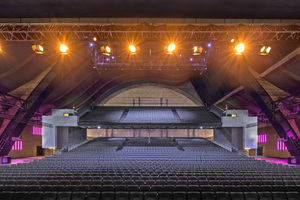  Der Theatersaal ist bis zu 20 m hoch. 