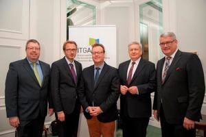  ITGA-Vorstand und Referenten: stellv. Vorsitzender Bernd Pieper, die Referenten Prof. Dr. Andreas Henne und Hans-Arno Kloep sowie der Vorsitzende Michael Mahr und Geschäftsführer RA Martin Everding 