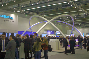 Bei Siemens verbindet ein „Dome“ genannter Kuppelrahmen aus Licht die beiden Bereiche Energie und Gebäude. 