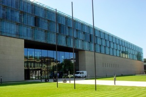  150 m lang, 18,75 m breit und 20 m hoch ist der neue Gebäudekomplex für die Hochschule Film und Fernsehen und das Ägyptische Museum in München 