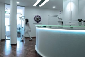  Die Empfangsbereiche in den Praxen im Metropol Medical Center sind modern, offen und freundlich gestaltet 