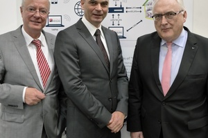  BDH-Hauptgeschäftsführer Andreas Lücke sowie Peter Kellendonk, 1. Vorsitzender des EEBus-Vorstandes, und BDH-Präsident Manfred Greis 