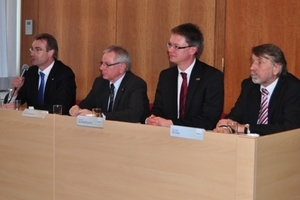  Das Podium zur Pressekonferenz mit (v.l.n.r.): Karlheinz Reitze, Rudolf Sonnemann, Dr. Kai Schiefelbein und Michael Birke 