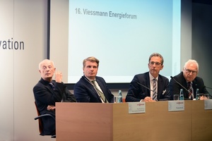  Podiumsteilnehmer des 16. Viessmann Energieforums (v.l.n.r.): Prof. Dr. Hans Joachim Schellnhuber, Thomas Bareiß, Stephan Kohler und Manfred Greis (Generalbevollmächtigter Viessmann Werke). 