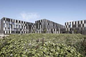  Der Neubau der Fachhochschule Bielefeld verfügt mit 700 kW über eine der größten Geothermieanlagen Deutschlands. 