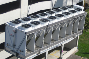  Insgesamt sind auf dem Dach der Towers 185 sechs Hybridrückkühler mit jeweils 1550 KW installiert.  