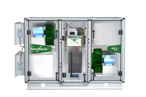  Ein „eQ Prime“-Kompaktlüftungsgerät mit den Komponenten (v.l.n.r.) Jalousieklappen, Luftfilter, Ventilatoren und Rotationswärmerückgewinner 