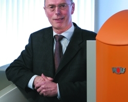  Der langjährige technische Geschäfts­führer Dr. Fritz Hille hat zum 31. Januar 2010 die Wolf GmbH in Mainburg verlassen und „wechselte“ in den wohlverdienten Ruhestand 