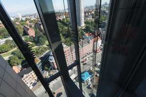  Außenaufzüge am Hamburger Kristalltower  