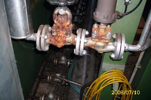  Korrodiertes Absperrventil der HD-Dampfleitung an einer technologische Einrichtung Ursache ist eine undichte Stopf­buchse des Absperrventils, aufgrund einer unzureichenden Wartung 