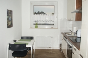  Der Rückbau der alten Gastherme zwischen Fenster und Küchenzeile schafft Platz in der Küche  