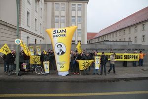  Aktion der Solarbranche vor dem Bundeswirtschaftsministerium in Berlin  