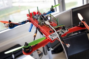  Am Fachbereich Elektrotechnik und Informatik der FH Münster konstruieren Studenten auch solche Drohnen. 