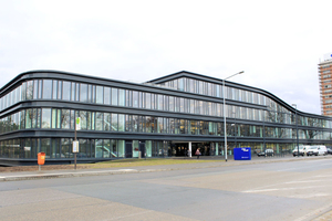  Das im Dezember 2014 eingeweihte easyCredit-Haus in Nürnberg ist die Firmenzentrale der Ratenkreditbank Team Bank AG. 